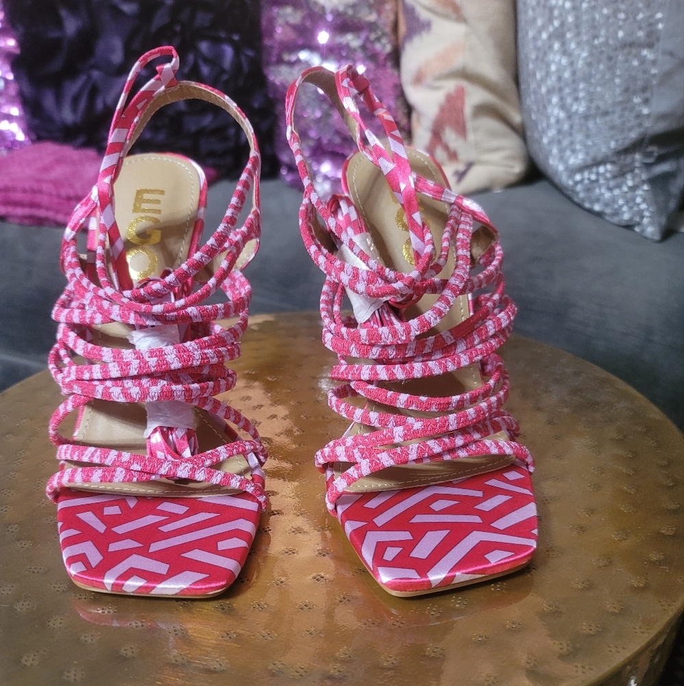 Pink design string up heel